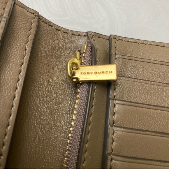Tory Burch Medium Kira Wallet - Picture 8 of 11